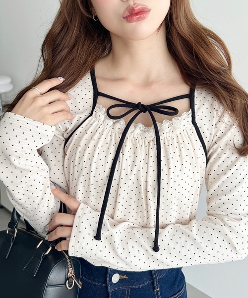 moment+(モーメントプラス)の「レイヤードデザインデコルテリボン長袖リブカットソートップス(Tシャツ/カットソー・レディース・ネイビー/ブラウン/ブラック/チャコールグレー/アイボリー/ホワイト系その他/ブラック系その他・M/L)」の1枚目の写真
