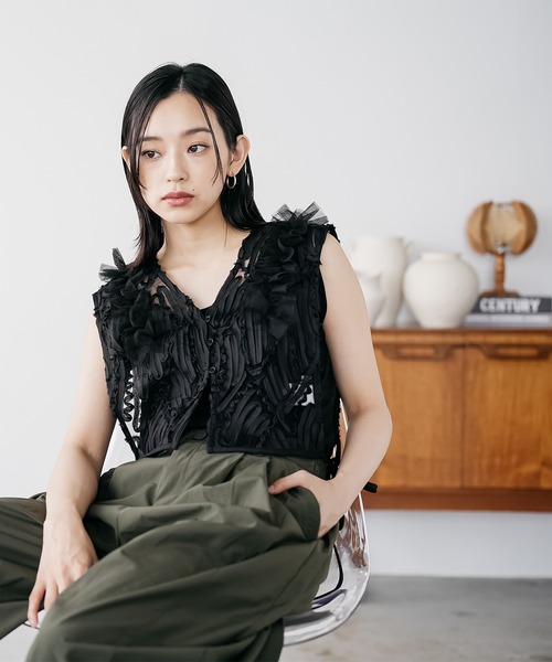 mili an deni(ミリアンデニ)の「コードレースショートベスト(ベスト・レディース・オフホワイト/ブラック・M)」の14枚目の写真