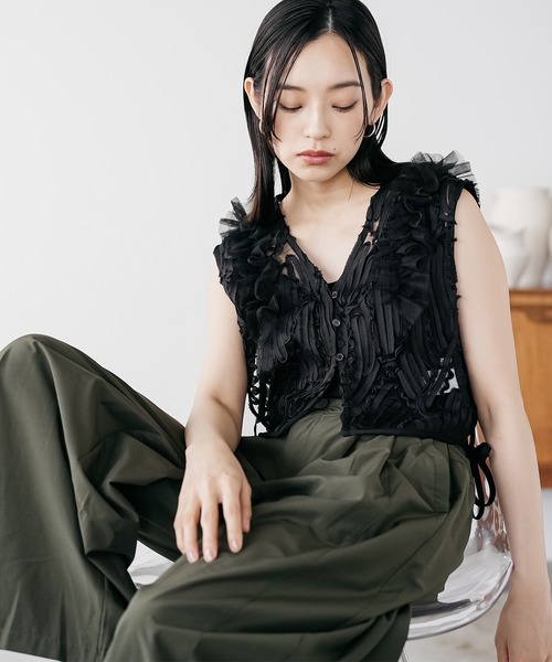 mili an deni(ミリアンデニ)の「コードレースショートベスト(ベスト・レディース・オフホワイト/ブラック・M)」の19枚目の写真
