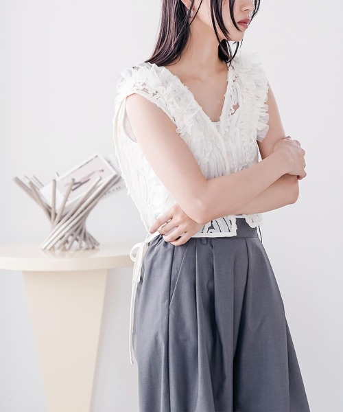 mili an deni(ミリアンデニ)の「コードレースショートベスト(ベスト・レディース・オフホワイト/ブラック・M)」の5枚目の写真