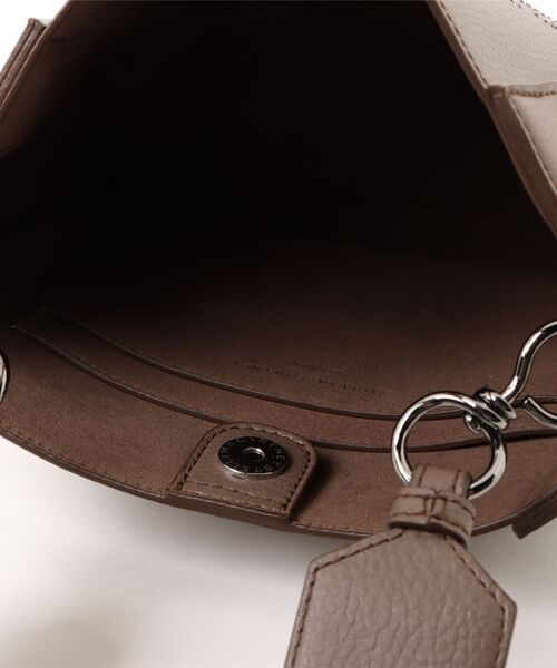 STELLA McCARTNEY（ステラマッカートニー）の「Stella Logo Shoulder Bag / ステラ ロゴ ショルダー バッグ（ショルダーバッグ・レディース・アッシュブラウン・ONE SIZE）」の4枚目の写真