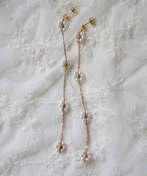 CERCA（チェルカ）の「saran jewelry /4つのお花 スーパーロング チェーン ピアス（ピアス（両耳用）・レディース・ホワイト×シルバー/ホワイト×ゴールド・FREE）」の3枚目の写真
