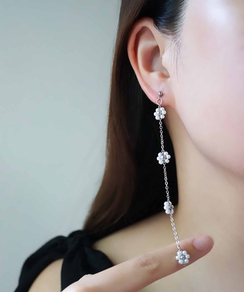 CERCA（チェルカ）の「saran jewelry /4つのお花 スーパーロング チェーン ピアス（ピアス（両耳用）・レディース・ホワイト×シルバー/ホワイト×ゴールド・FREE）」の8枚目の写真