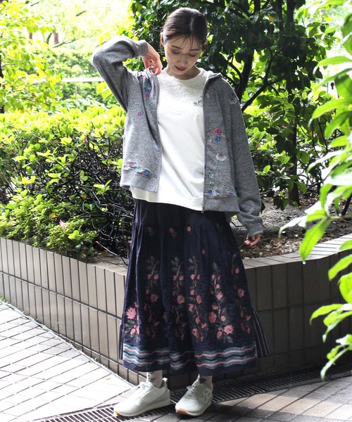 SUPER HAKKA（スーパーハッカ）の「タイニーフラワーワルツ刺繍裏毛フーディ（パーカー・レディース・杢グレー/ピンク・FREE）」の5枚目の写真