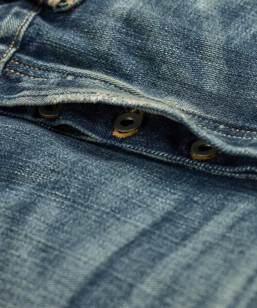 RRL(ダブル アール エル)の「ストレート フィット Brayton ディストレスト ジーンズ(デニムパンツ・メンズ・ブルー・30/32/30/30/29/30/28/30/40/32/38/32/36/32/34/32/33/32/32/32/32/30/31/32/31/30)」の7枚目の写真