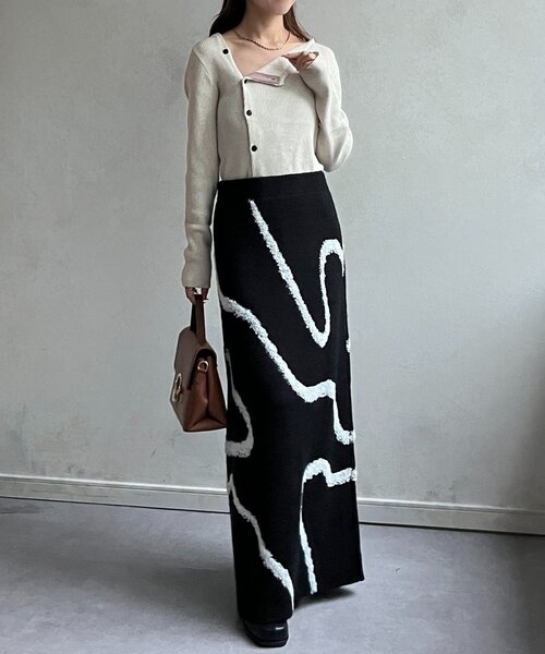 Thevon（ゼボン）の「アシメネックボタンリブニット（ニット/セーター・レディース・チャコールグレー/ブラック/アイボリー/ピンク/ブラウン・FREE）」の14枚目の写真