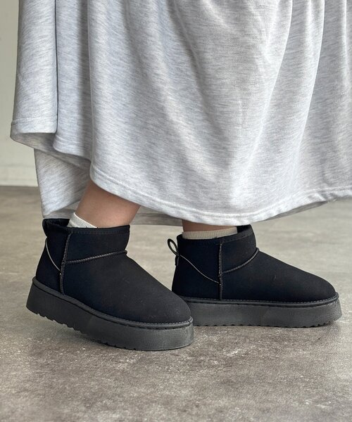 CPCM(シーピーシーエム)の「厚底ムートンブーツ(ブーツ・レディース・ブラック/キャメル・MEDIUM/LARGE/SMALL)」の1枚目の写真