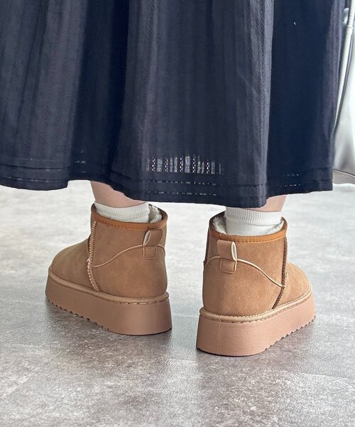 CPCM(シーピーシーエム)の「厚底ムートンブーツ(ブーツ・レディース・ブラック/キャメル・MEDIUM/LARGE/SMALL)」の11枚目の写真