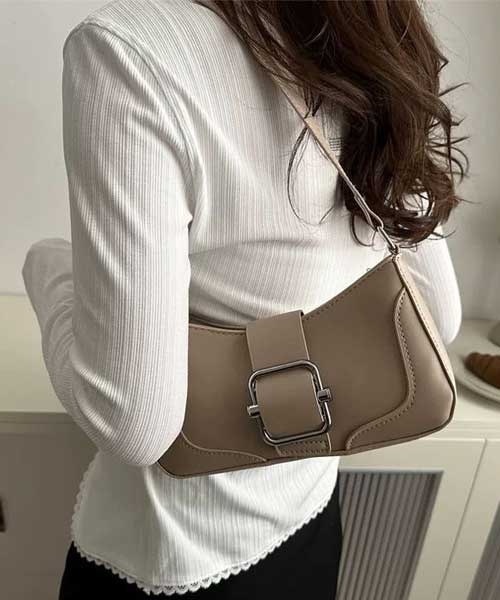 LUGG NAGG(ラグナグ)の「【LUGG NAGG/ラグナグ】フェイクレザー ワンベルト ハンドバック(ハンドバッグ・レディース・ブラック/シルバー/アイボリー/ベージュ/ブラウン・FREE)」の4枚目の写真