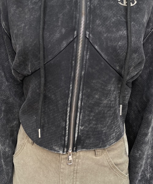 ROGER AND RAW(ロジャーアンドロウ)の「プレート付きピグメントショートジップパーカー(パーカー・レディース・ブラック/スミクロ・FREE)」の10枚目の写真