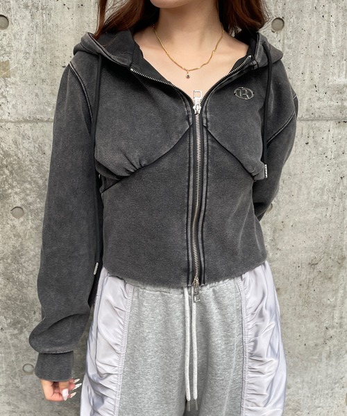 ROGER AND RAW(ロジャーアンドロウ)の「プレート付きピグメントショートジップパーカー(パーカー・レディース・ブラック/スミクロ・FREE)」の12枚目の写真