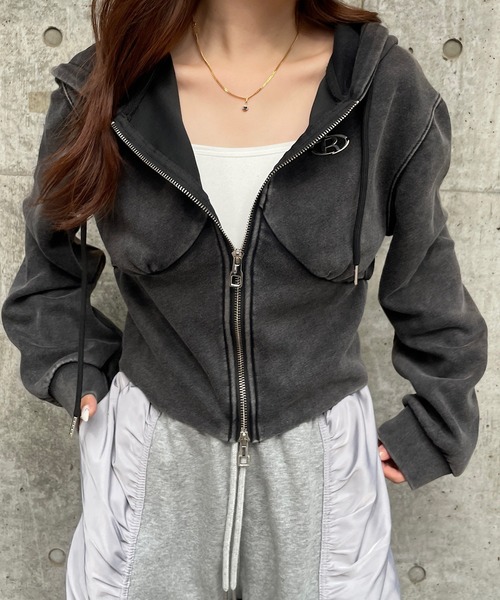 ROGER AND RAW(ロジャーアンドロウ)の「プレート付きピグメントショートジップパーカー(パーカー・レディース・ブラック/スミクロ・FREE)」の13枚目の写真