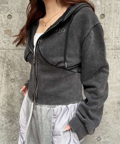 ROGER AND RAW(ロジャーアンドロウ)の「プレート付きピグメントショートジップパーカー(パーカー・レディース・ブラック/スミクロ・FREE)」の14枚目の写真