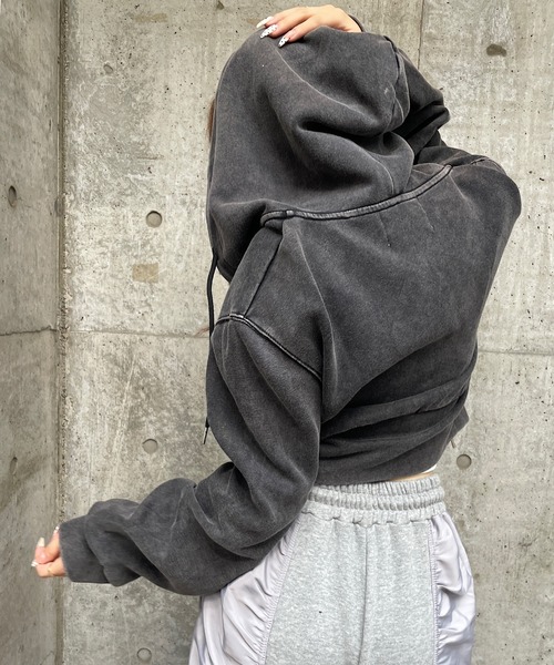 ROGER AND RAW(ロジャーアンドロウ)の「プレート付きピグメントショートジップパーカー(パーカー・レディース・ブラック/スミクロ・FREE)」の16枚目の写真