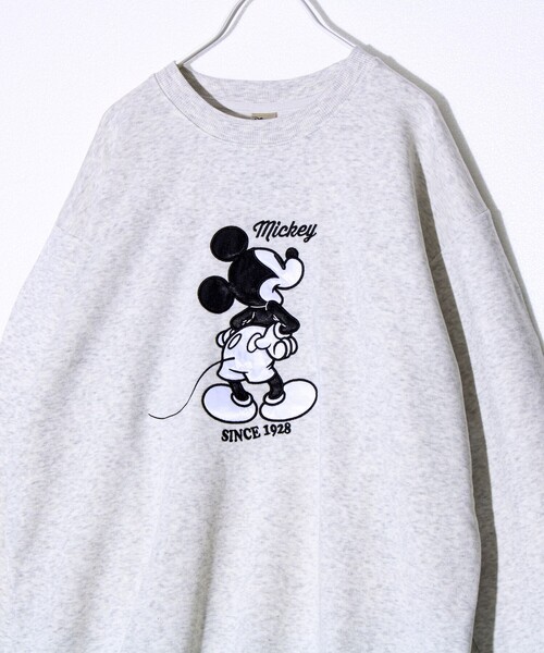 GLOSTER（グロスター）の「【ミッキー】UNISEX アップリケ＆フロッキー＆横振り刺繍 裏起毛スウェット（スウェット・メンズ・グレイッシュベージュ/ブラック/オフホワイト/ライトグレー/サックスブルー/チャコールグレー・L/M/XL）」の4枚目の写真