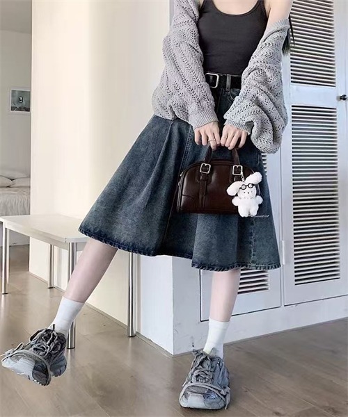 FREE STYLISTS（フリー スタイリスト）の「タックデザインミディ丈デニムスカート（デニムスカート・レディース・ブルー・L/XXL/S）」の9枚目の写真