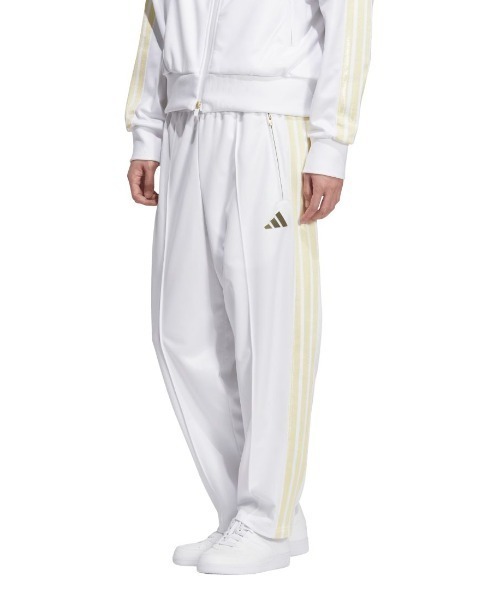 adidas(アディダス)の「アディダス adidas Staygold ルーズフィット フルレングス オープンヘム トラックパンツ(その他パンツ・メンズ・ホワイト×ゴールド/ブラック×ゴールド・S/M/L/LL/3L)」の1枚目の写真