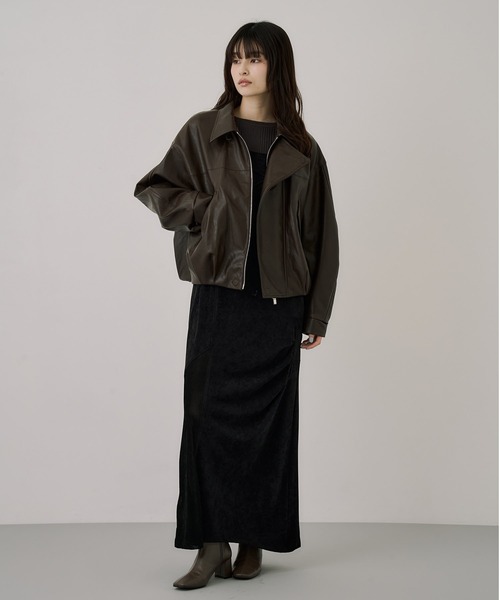 UNITED TOKYO（ユナイテッドトウキョウ）の「コクーンレザーボンバージャケット｜アウター/レザーブルゾン/春服（ブルゾン・レディース・ダークブラウン/ブラック・1/2）」の17枚目の写真