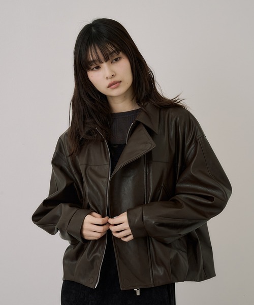 UNITED TOKYO（ユナイテッドトウキョウ）の「コクーンレザーボンバージャケット｜アウター/レザーブルゾン/春服（ブルゾン・レディース・ダークブラウン/ブラック・1/2）」の18枚目の写真