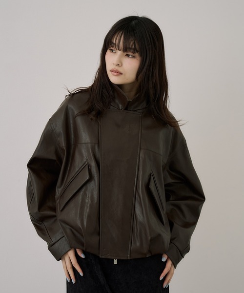 UNITED TOKYO（ユナイテッドトウキョウ）の「コクーンレザーボンバージャケット｜アウター/レザーブルゾン/春服（ブルゾン・レディース・ダークブラウン/ブラック・1/2）」の21枚目の写真