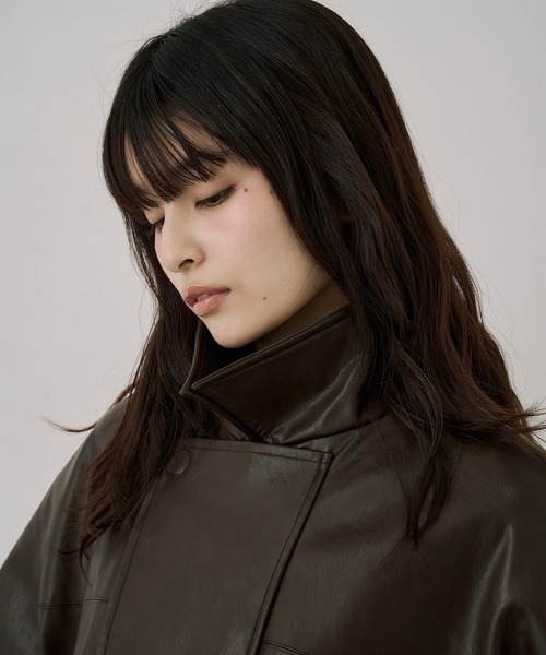 UNITED TOKYO（ユナイテッドトウキョウ）の「コクーンレザーボンバージャケット｜アウター/レザーブルゾン/春服（ブルゾン・レディース・ダークブラウン/ブラック・1/2）」の22枚目の写真