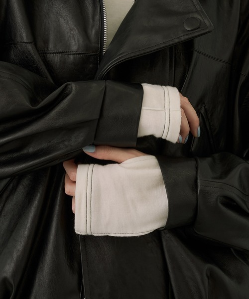 UNITED TOKYO（ユナイテッドトウキョウ）の「コクーンレザーボンバージャケット｜アウター/レザーブルゾン/春服（ブルゾン・レディース・ダークブラウン/ブラック・1/2）」の16枚目の写真