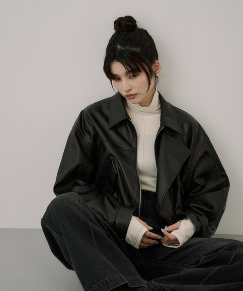 UNITED TOKYO（ユナイテッドトウキョウ）の「コクーンレザーボンバージャケット｜アウター/レザーブルゾン/春服（ブルゾン・レディース・ダークブラウン/ブラック・1/2）」の6枚目の写真