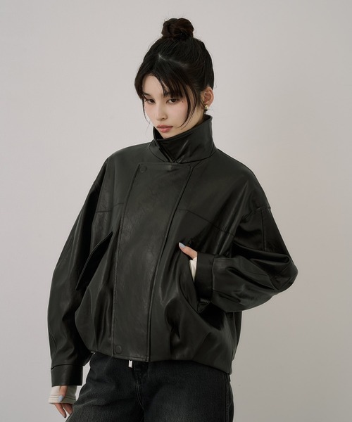 UNITED TOKYO（ユナイテッドトウキョウ）の「コクーンレザーボンバージャケット｜アウター/レザーブルゾン/春服（ブルゾン・レディース・ダークブラウン/ブラック・1/2）」の8枚目の写真