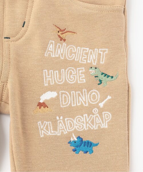 kladskap（クレードスコープ）の「【人気商品再入荷】【直営店で取り扱い無し】恐竜刺しゅうロング丈ストレートパンツ（その他パンツ・キッズ・ブラック/ベージュ・90cm/120cm/110cm/100cm）」の10枚目の写真
