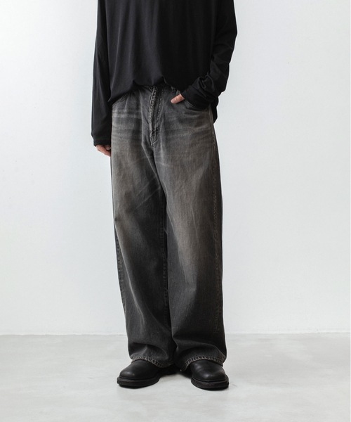 ATTACHMENT(アタッチメント)の「11OZ デニム ワイドジーンズ / 11OZ DENIM WIDE JEANS(デニムパンツ・メンズ・ブラック/ライトインディゴブルー・3/2/1/4)」の1枚目の写真