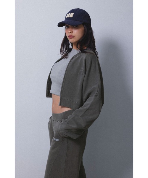 ALEXIA STAM（アリシアスタン）の「Wellness Logo Pigment Cropped Sweat Blouson /ピグメントZIPスウェットトップス（スウェット・レディース・ブルー/チャコールグレー/ブラウン・FREE）」の5枚目の写真