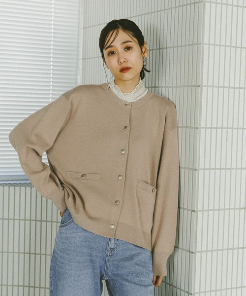 GLOBAL WORK（グローバルワーク）の「メルティクルー金ボタンカーディガン/577879（カーディガン/ボレロ・レディース・ベージュ系その他3/ブラック/ブルー系その他6/ライトグレー/レッド・REGULAR/SHORT）」の4枚目の写真