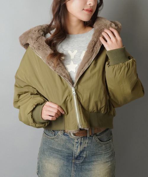 SPINNS（スピンズ）の「【2WAY】ふわもこ×MA-1！リバーシブルあったかブルゾン（ブルゾン・レディース・ブラック/カーキ/アイボリー・ONESIZE）」の3枚目の写真