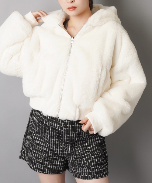 SPINNS（スピンズ）の「【2WAY】ふわもこ×MA-1！リバーシブルあったかブルゾン（ブルゾン・レディース・ブラック/カーキ/アイボリー・ONESIZE）」の2枚目の写真