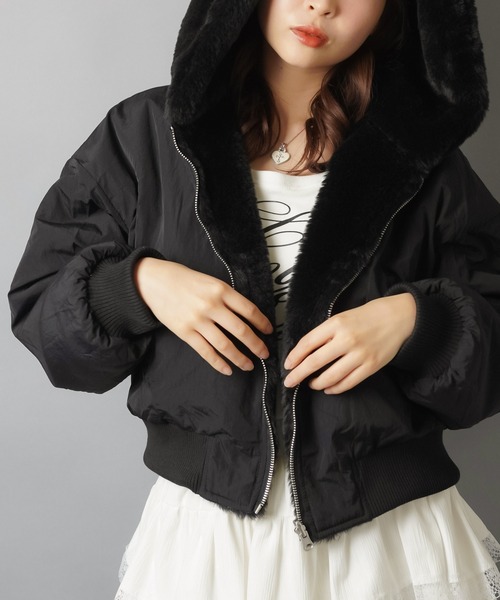 SPINNS（スピンズ）の「【2WAY】ふわもこ×MA-1！リバーシブルあったかブルゾン（ブルゾン・レディース・ブラック/カーキ/アイボリー・ONESIZE）」の8枚目の写真