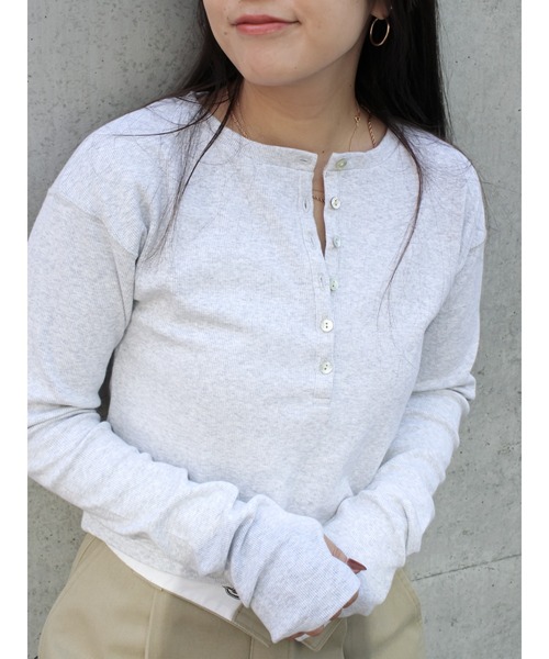 Ungrid（アングリッド）の「ヘンリーデザインロングスリーブTee（Tシャツ/カットソー・レディース・ライトグレー/ブラック/オフホワイト・FREE）」の6枚目の写真