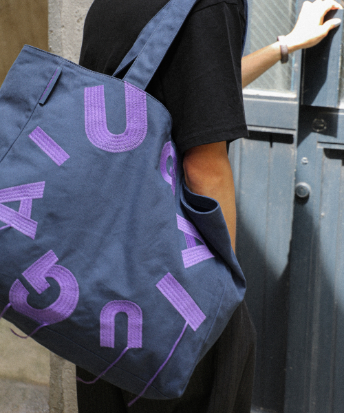 IUGAMAKARAS(イウガマカラス)の「IUGA Big Shopper Bag (Navy)(エコバッグ/サブバッグ・レディース・その他・FREE)」の5枚目の写真