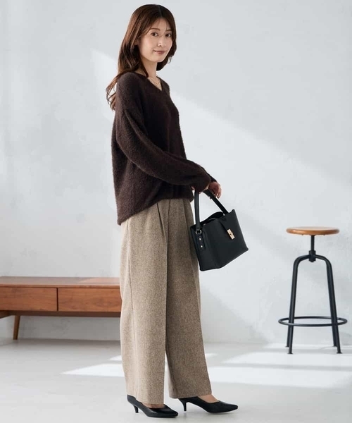 a.v.v(アーヴェヴェ)の「【マシンウォッシャブル/雑誌InRed(宝島社)12月号掲載】ツイード調ワイドパンツ(その他パンツ・レディース・チャコールグレー/ベージュ・36/40/38)」の21枚目の写真