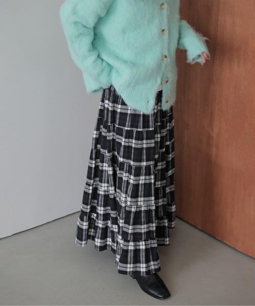 La-gemme（ラジェム）の「チェック柄ティアードロングスカート（スカート・レディース・ホワイト/イエロー/グリーン/レッド・フリー）」の7枚目の写真