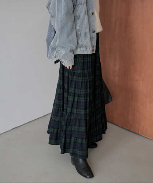 La-gemme（ラジェム）の「チェック柄ティアードロングスカート（スカート・レディース・ホワイト/イエロー/グリーン/レッド・フリー）」の10枚目の写真