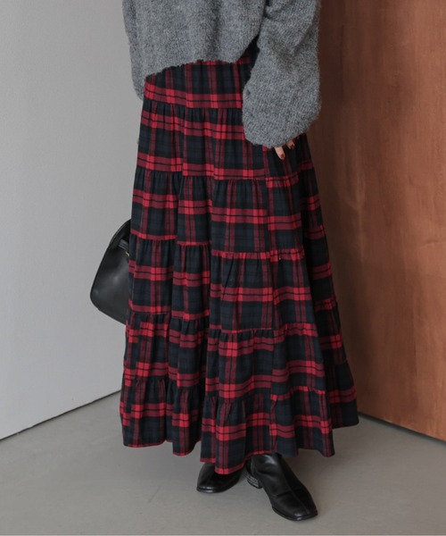 La-gemme（ラジェム）の「チェック柄ティアードロングスカート（スカート・レディース・ホワイト/イエロー/グリーン/レッド・フリー）」の17枚目の写真