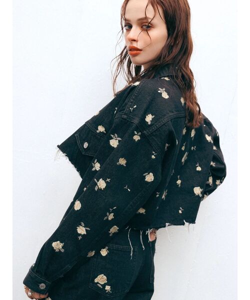 EVRIS(エヴリス)の「Embroideryデニムブルゾン【セットアップ着用可能】(デニムジャケット・レディース・ブラック/インディゴブルー・FREE)」の4枚目の写真