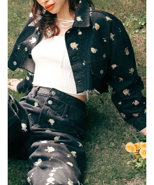 EVRIS(エヴリス)の「Embroideryデニムブルゾン【セットアップ着用可能】(デニムジャケット・レディース・ブラック/インディゴブルー・FREE)」の5枚目の写真