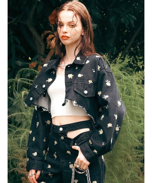 EVRIS(エヴリス)の「Embroideryデニムブルゾン【セットアップ着用可能】(デニムジャケット・レディース・ブラック/インディゴブルー・FREE)」の6枚目の写真