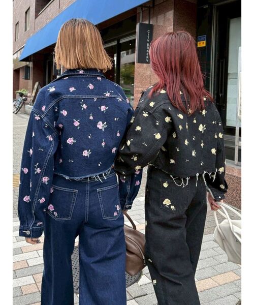 EVRIS(エヴリス)の「Embroideryデニムブルゾン【セットアップ着用可能】(デニムジャケット・レディース・ブラック/インディゴブルー・FREE)」の10枚目の写真