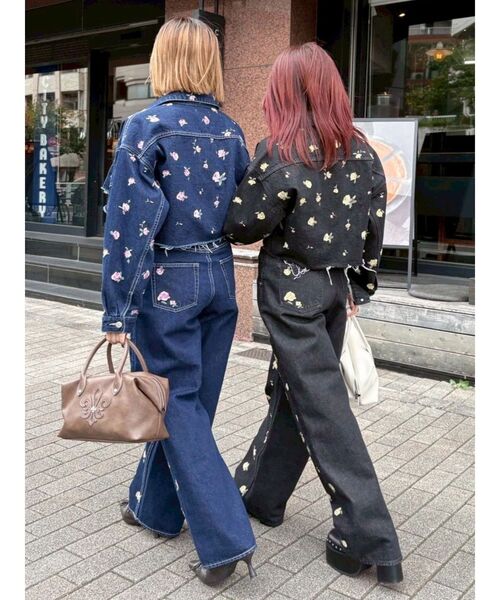 EVRIS(エヴリス)の「Embroideryデニムブルゾン【セットアップ着用可能】(デニムジャケット・レディース・ブラック/インディゴブルー・FREE)」の11枚目の写真