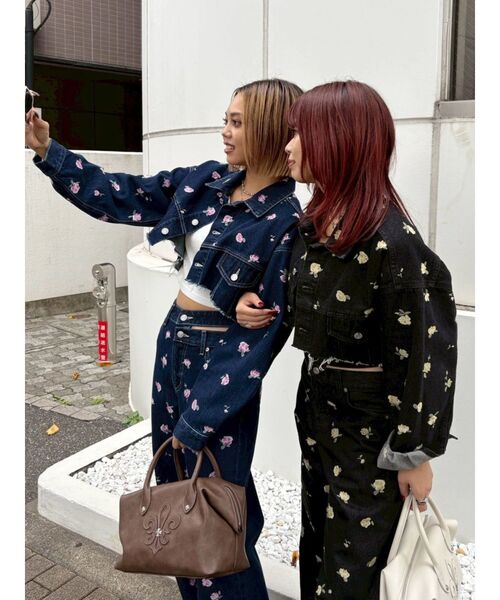 EVRIS(エヴリス)の「Embroideryデニムブルゾン【セットアップ着用可能】(デニムジャケット・レディース・ブラック/インディゴブルー・FREE)」の12枚目の写真