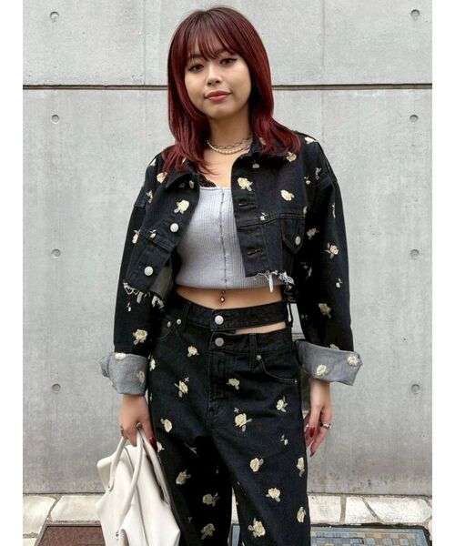 EVRIS(エヴリス)の「Embroideryデニムブルゾン【セットアップ着用可能】(デニムジャケット・レディース・ブラック/インディゴブルー・FREE)」の16枚目の写真