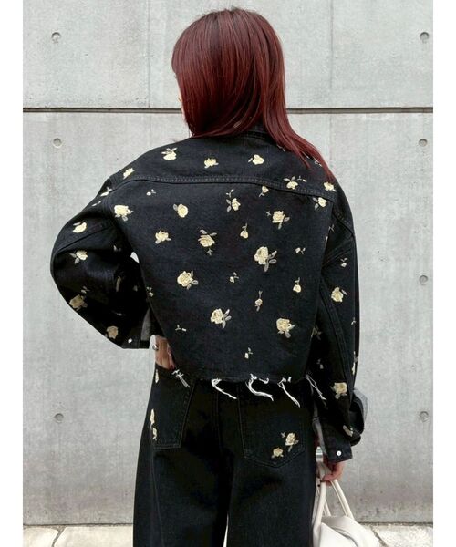 EVRIS(エヴリス)の「Embroideryデニムブルゾン【セットアップ着用可能】(デニムジャケット・レディース・ブラック/インディゴブルー・FREE)」の19枚目の写真