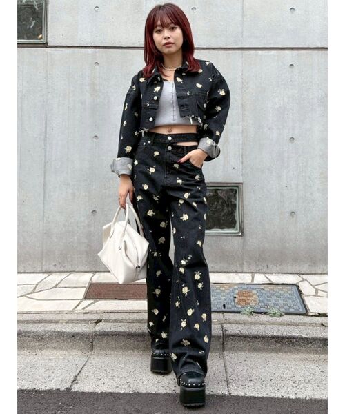 EVRIS(エヴリス)の「Embroideryデニムブルゾン【セットアップ着用可能】(デニムジャケット・レディース・ブラック/インディゴブルー・FREE)」の21枚目の写真